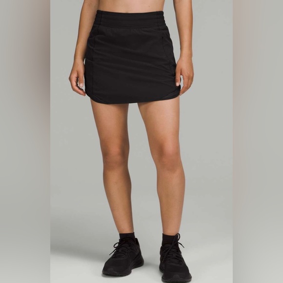 NWT Lululemon Hotty Hot HR Skirt Long Black Size 2 Shorts Underneath - Picture 8 of 11